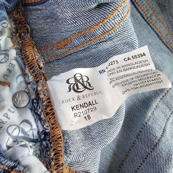 Rock & Republic Kendall Size 18 distressed highrise denim capri, stretch comfort - Picture 11 of 11